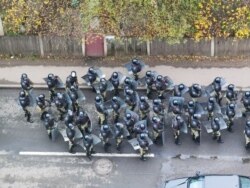 У столиці Мінську силовики ще до початку акції протесту під гаслом «Я виходжу» почали затримувати її учасників, застосовували світлошумові гранати для розгону масових скупчень.