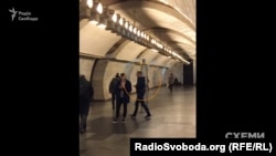 Фото, зроблене Олександром Чорноваловим, станція метро «Печерська», Київ, 17 жовтня 2017 року