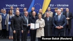 Львов жолугушуусунун катышуучулары. 2025-жылдын 9-майы. 