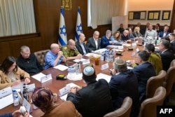 Прем’єр-міністр Беньямін Нетаньягу очолює засідання кабінету міністрів безпеки для голосування за припинення вогню в Газі та угоду про звільнення заручників. 17 січня 2025 року