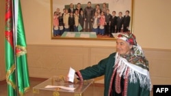 Избирательный участок в селе Гыпчак, парламентские выборы в Туркменистане, 2013. 