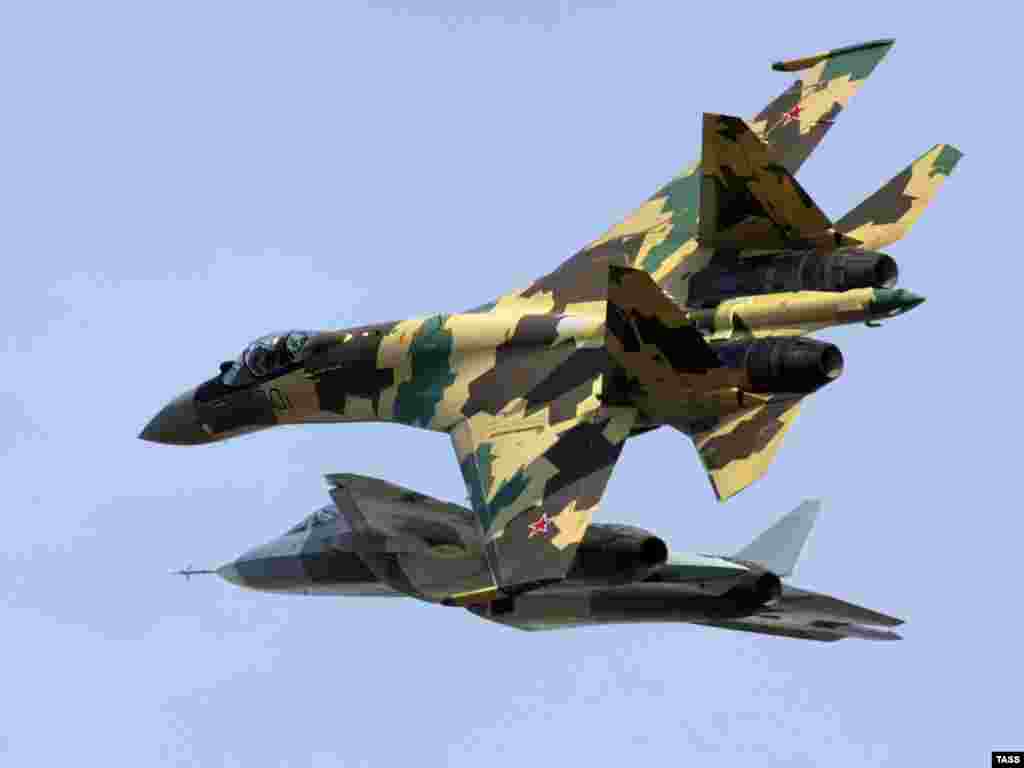 &quot;Sukhoi&quot; ишканасы чыгарган аскерий учак көргөзмө-сыноодо, 2011-жыл 