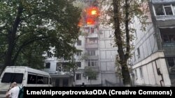 У Дніпрі зафіксовано пряме влучання ракети з касетним боєприпасом у багатоповерхівку, заявив Зеленський