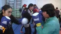 10 духтари пайрави Мавзуна Чориева дар майдони бокс