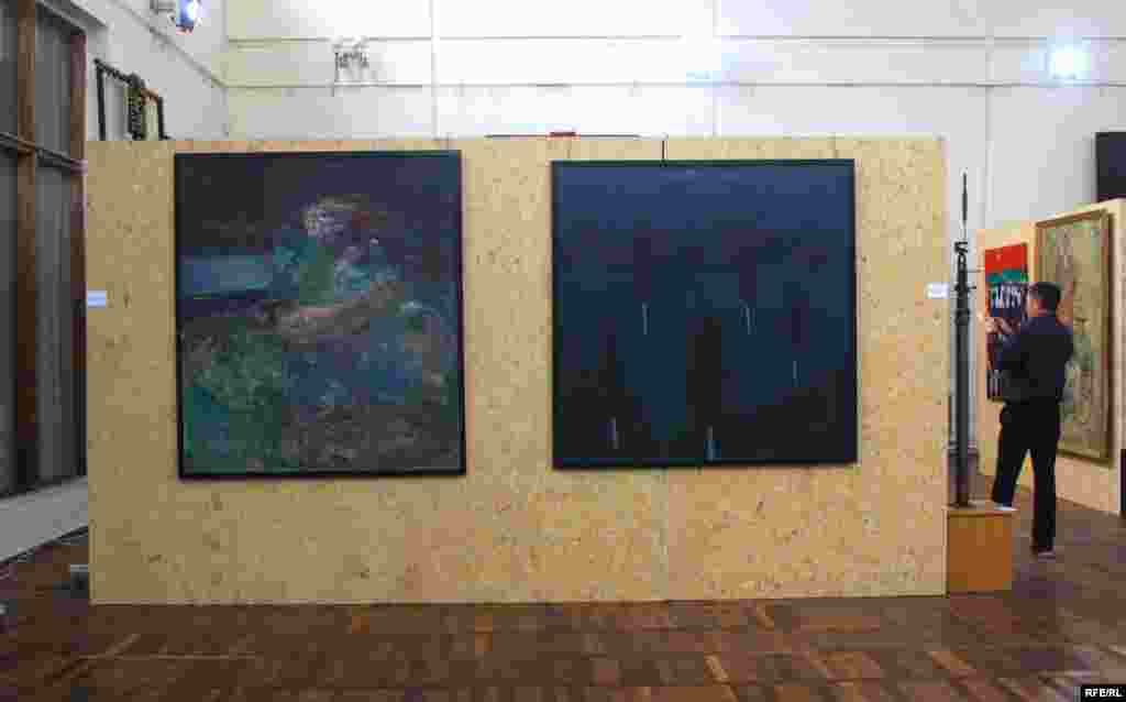 Көргөзмө бир ай бою көрүүчүлөрдү кабыл алат.&nbsp;