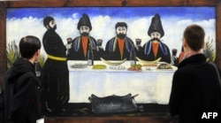 Посетители на выставке Пиросмани в Национальной галерее Грузии