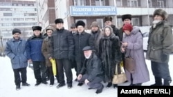 Зиннурны якларга килүчеләр