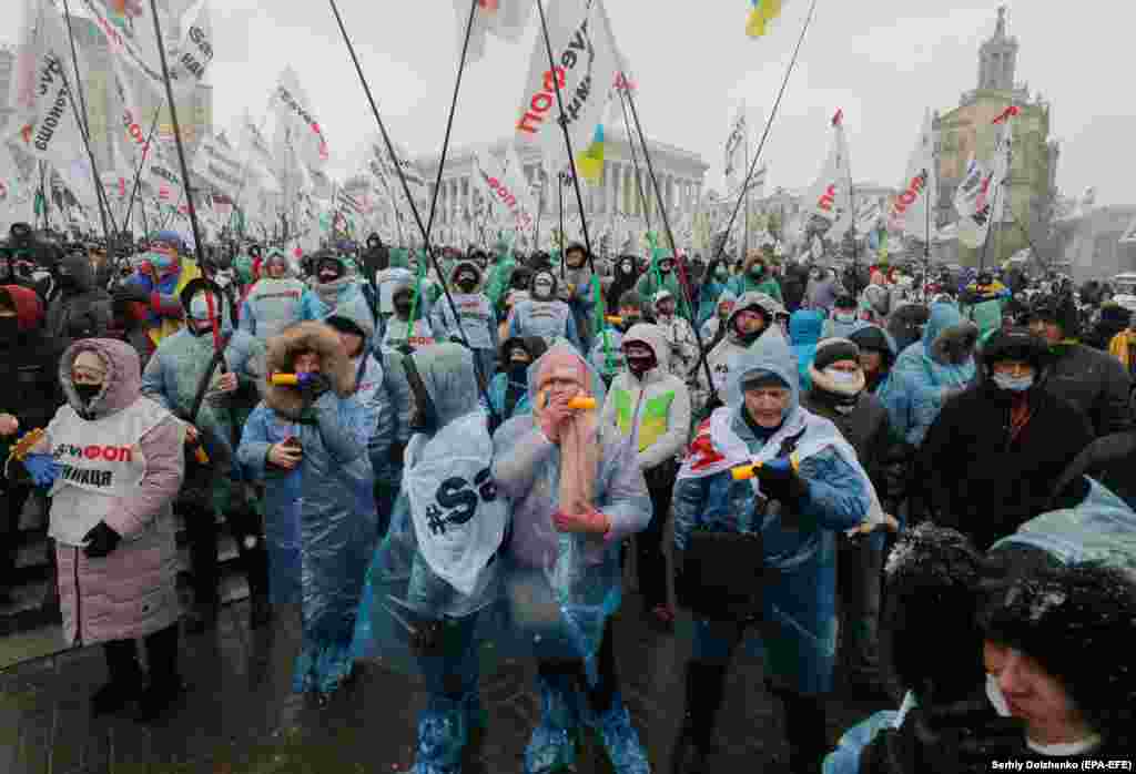 Зранку 28 січня підприємці зібралися на майдані Незалежності в Києві