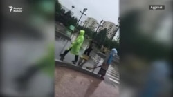 Дворники Ашхабада вышли на уборку улиц после дождя