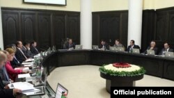 Armenia - Prime Minister Tigran Sarkisian chairs a cabinet meeting, 13Oct2011.