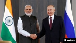 Нарэндра Модзі і Ўладзімір Пуцін на ранейшай сустрэчы ў Самаркадзе, Узбэкістан. Архіўнае фота
