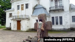 Былы маёнтак, цяпер царква