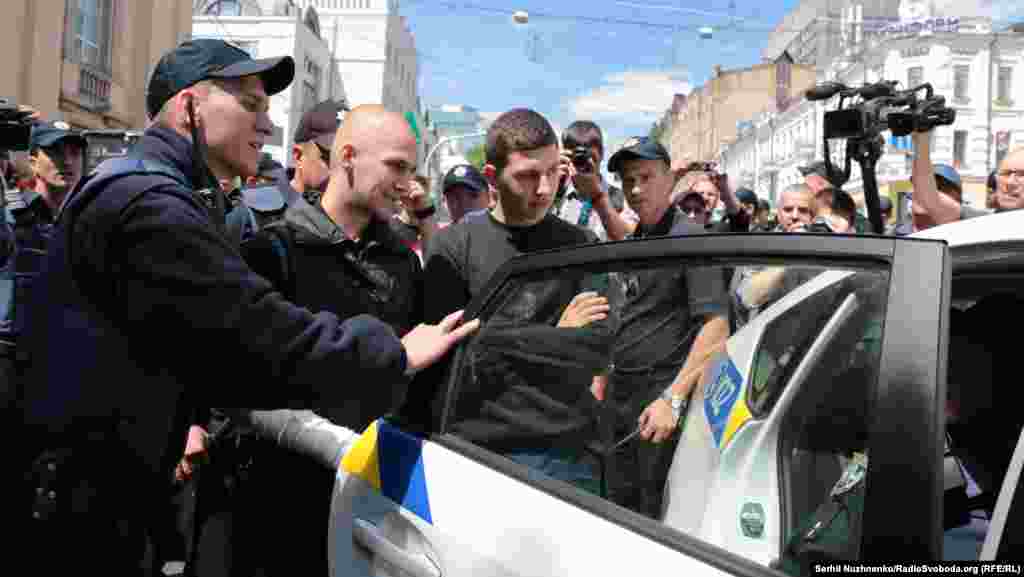 Всего, по официальным данным, было задержано около 50 человек.