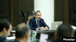 Премьер-министр Никол Пашинян проводит заседание правительства, Ереван, 18 июня 2018 г.