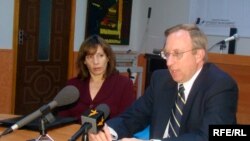 Сафири ИМА дар Тоҷикистон Трейсӣ Ҷейкобсон ва Ҷорҷ Крол, муовини ёвари котиби давлатии Амрико дар Душанбе