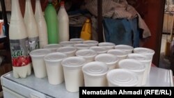 یکی از دکان های فروش شیر و ماست