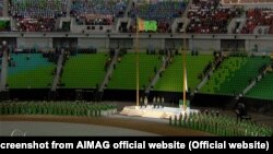 Несмотря на согнанную еще с утра воскресенья массовку, церемония открытия "Азиады" прошла при полупустых трибунах