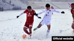 Бозӣ дар чунин шароит барои футболбозони тоҷик ғайримуқаррарӣ аст.