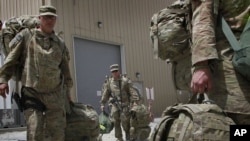 آرشیف، شماری از نیروهای امریکایی افغانستان را ترک می‌کنند.