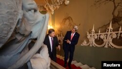 Петро Порошенко та Джон Керрі під час зустрічі у Києві