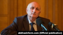 Леонид Лакербая