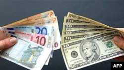 Кто победит в споре двух валют?