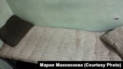 Кровать в спецприёмнике, в котором содержалась Мария Маковозова