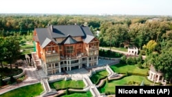 Колишня резиденція експрезидента України Віктора Януковича «Межигір’я»