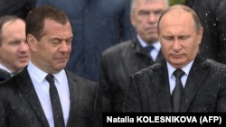 Медведев-Путин ысыкта да, суукта да бирге келатышат