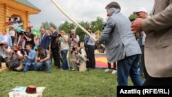 Русиянең элемтә министры Николай Никифоров чүлмәк вата