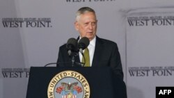 متیس: فکر می‎کنم کارها را باید بطور دیگر انجام دهیم.