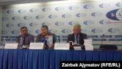Тарыхчылар Тынчтыкбек Чоротегин, Кыяс Молдокасымов жана президенттик аппараттын өкүлү Заирбек Эргешов китептин бет ачарында