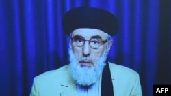 حکمتیار هنگام سخنرانی ویدیویی برای سران افغانستان.