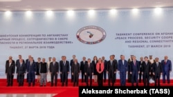 Участники международной конференции по Афганистану "Мирный процесс, сотрудничество в сфере безопасности и региональное взаимодействие". Ташкент, 27 марта 2018 года