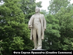 Помнік Леніну за плотам МТЗ, архіўнае фота