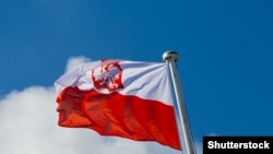 Прем’єр-міністр Дональд Туск зазначив, це не перший випадок, коли росіяни вербують українців та білорусів для скоєння диверсій у Польщі