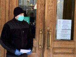 У міську Ратушу вхід обмежений