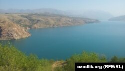 Чарвакское водохранилище в Бостанлыкском районе Ташкентской области