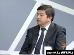 Акылбек Жапаров "Азаттыктын" "Ыңгайсыз суроолор" берүүсүндө