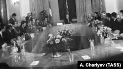 Türkmen prezidenti Saparmyrat Nyýazow ilkinji Merkezi Aziýa sammitine ýolbaşçylyk edýär. 1991-nji ýyl.