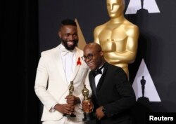 Сценарист Тарелл МакКрейни и режиссер Барри Дженкинс