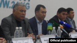 Мамбетжунус Абылов, Равшан Жээнбеков, Камчыбек Ташиев, Кубанычбек Кадыров маалымат жыйында. Бишкек, 3.04.2014