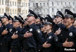 Офіцери нової поліції складають присягу. Київ, липень 2015 року