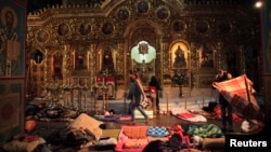 Убежище для участников антиправительственных акций в здании Михайловского Златоверхого монастыря Киевского патриархата. 19 февраля 2014 года.