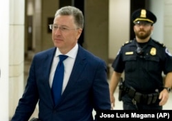 Курт Волкер покидает закрытое заседание в Палате представителей Конгресса 4 октября 2019 года.