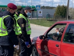 Щоб проїхати, потрібно показати документ