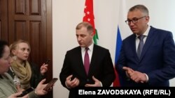 Министр экономики Абхазии Адгур Ардзинба и замминистра РФ по делам Северного Кавказа Игорь Кошин