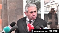 Armenia - Edgar Ghazarian speaks to journalists outside a court in Yerevan, February 22, 2025.