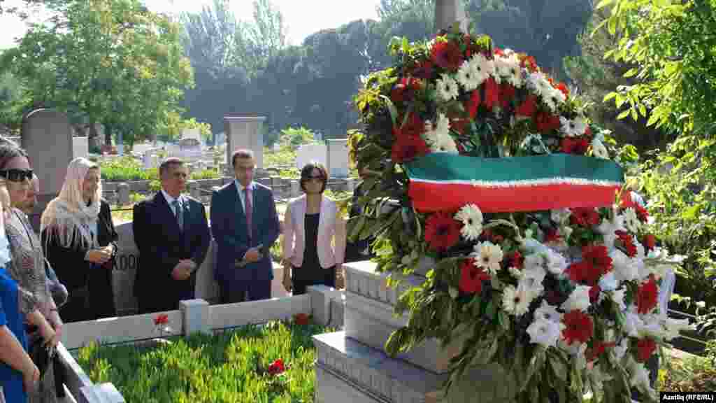 Миңнеханов Истанбул зиратында