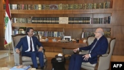 Ամերիկացի բանագնաց Ամոս Հոխշտայնը և Լիբանանի վարչապետի պաշտոնակատար Նաջիբ Միքատին, Բեյրութ, 18-ը հունիսի, 2024թ.